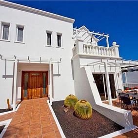 4 Bedroom Villa with Pool in Costa Teguise, Sleeps 8-10